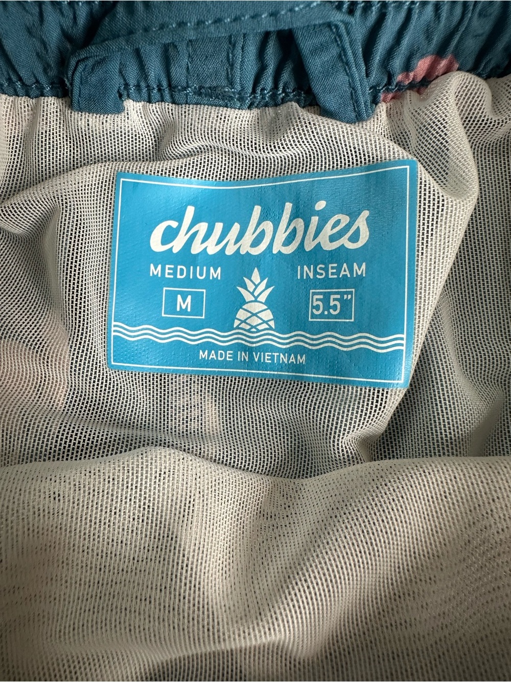 Chubbies Men’s Floral Swimsuit. Size Medium. - Picture 7 of 9